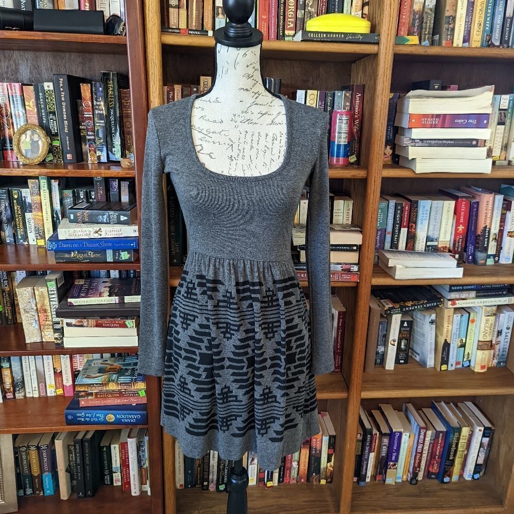 French Connection Long Sleeve Scoop Neck Knit Skater Dress Grey/Black Sz 2 Euc
